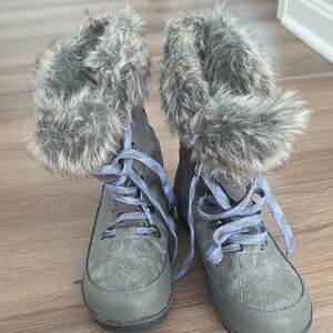 Cozy Gray Fur-Lined Women's Winter Boots
